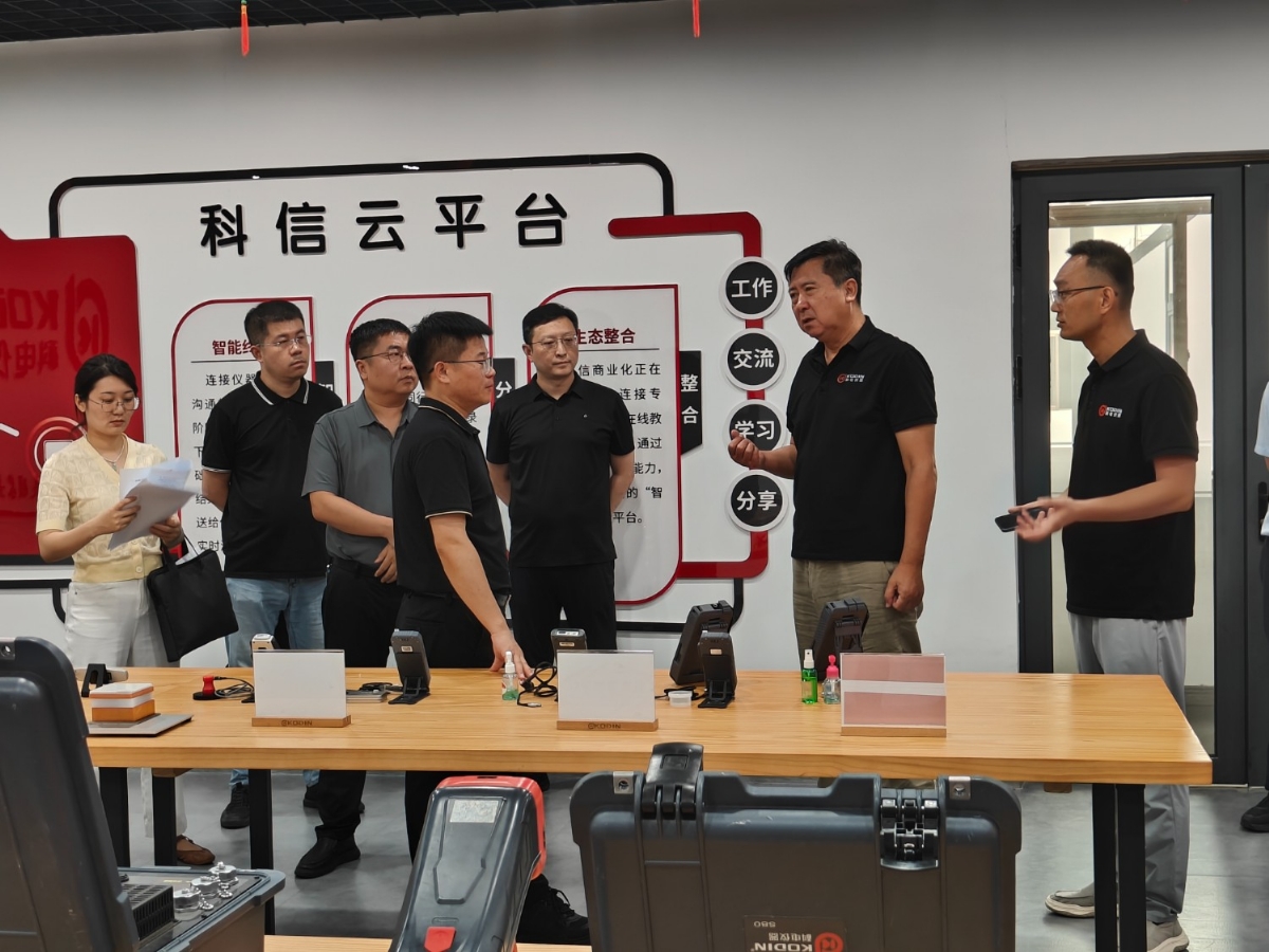 市大數據局局長李家亮一行蒞臨科電儀器調研指導